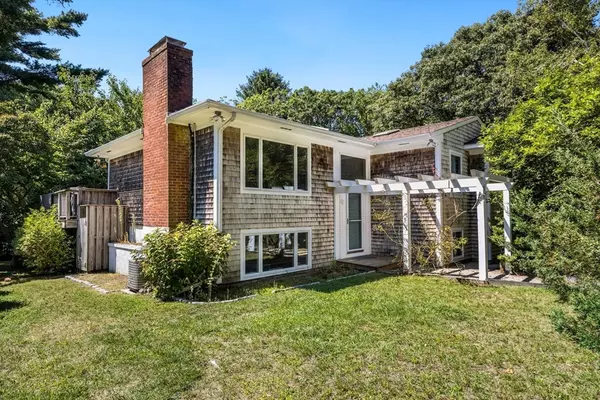 Falmouth, MA 02540,11 Barnabas Rd