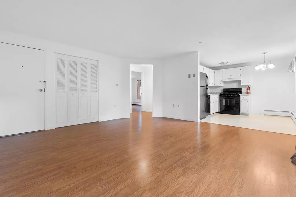 North Andover, MA 01845,50 Farrwood Ave #9