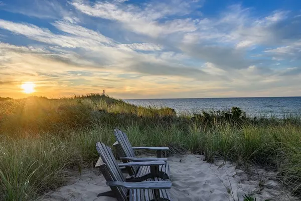 Dennis, MA 02641,40 Harbor Road