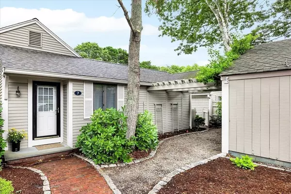 Mashpee, MA 02649,7 Brassie Way