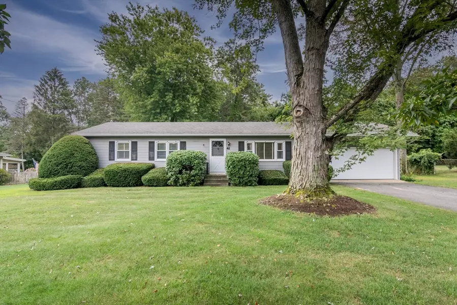 41 Oak Rd, Longmeadow, MA 01106