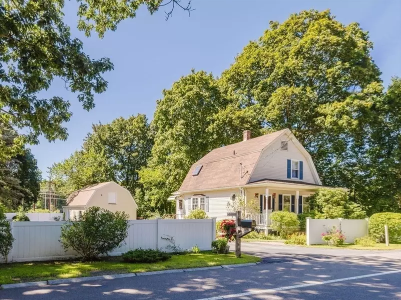 1037 Pleasant St, Attleboro, MA 02703