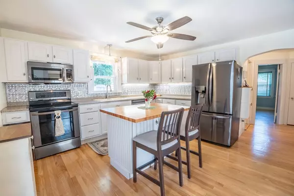 Webster, MA 01570,1 Applebee Ave