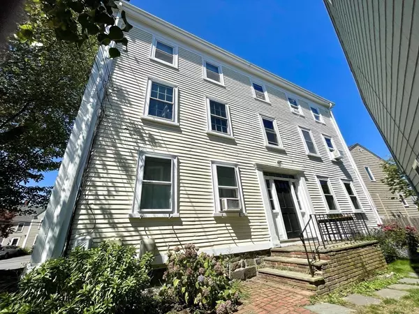 Marblehead, MA 01945,1 Green St. #2