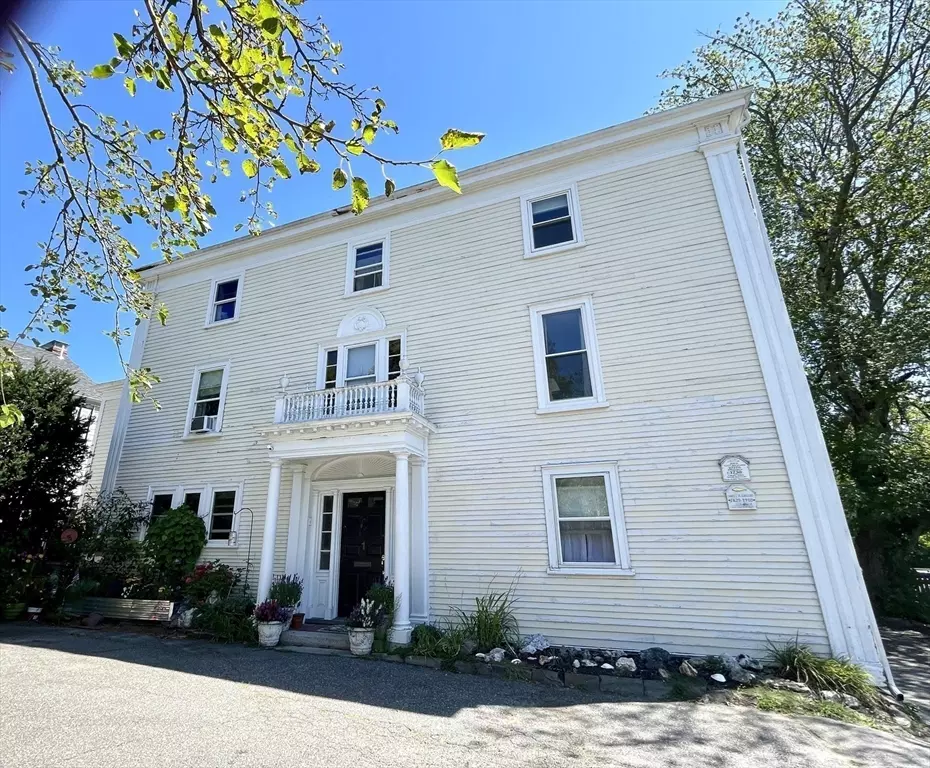 Marblehead, MA 01945,1 Green St. #2