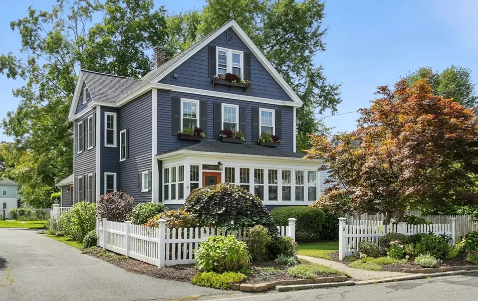 38 Clark St, Easthampton, MA 01027