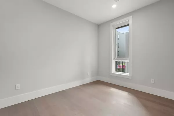 Boston, MA 02130,3193 Washington St. #204
