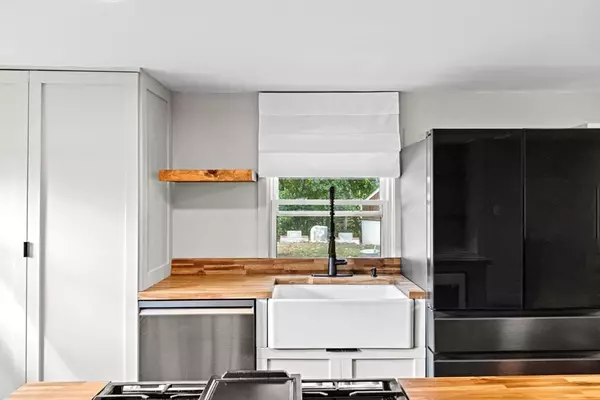 Plymouth, MA 02360,10 Lake Shore Avenue