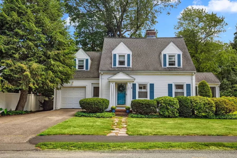 27 Concord St, Needham, MA 02494