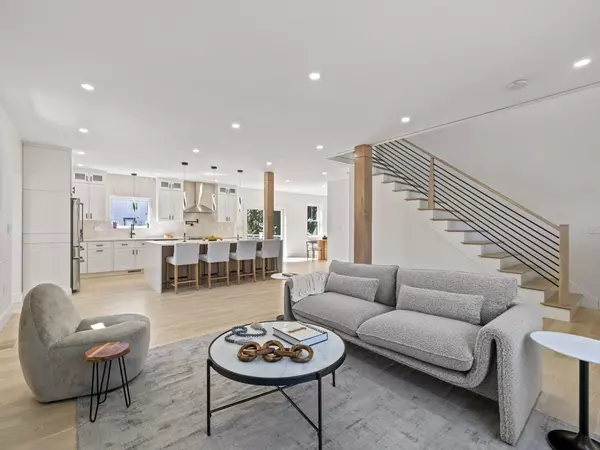 Wakefield, MA 01880,10 Ames St