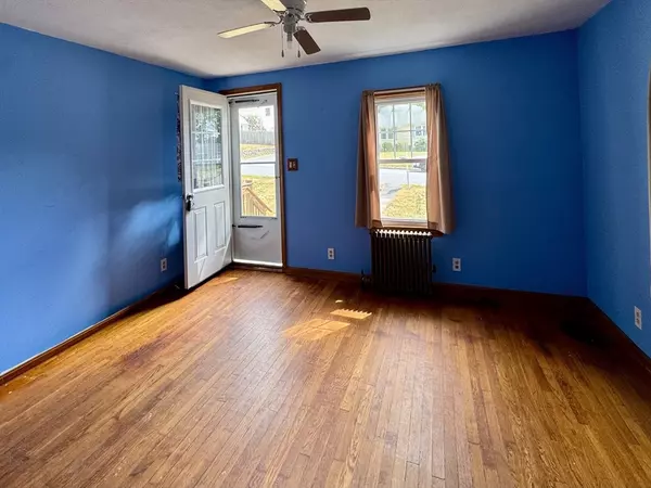Gardner, MA 01440,133 Douglas Rd