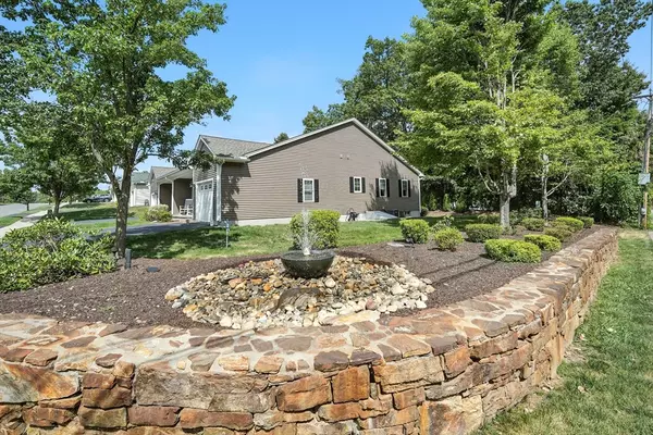 Greenfield, MA 01301,4 Silver Crest Ln #4