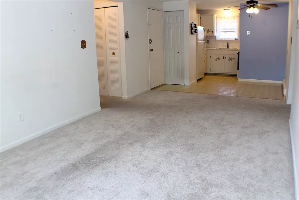 West Springfield, MA 01089,1241 Elm St #4B