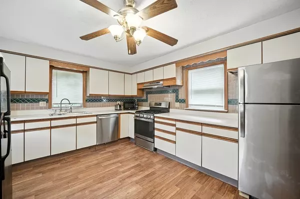 Westfield, MA 01085,8 Ellis St