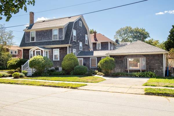 70 Chestnut St, Fairhaven, MA 02719