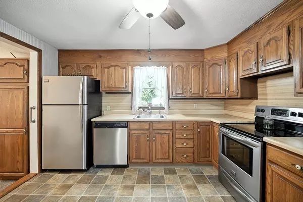 South Hadley, MA 01075,85 Fairview St