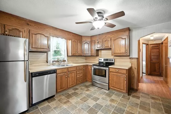 South Hadley, MA 01075,85 Fairview St