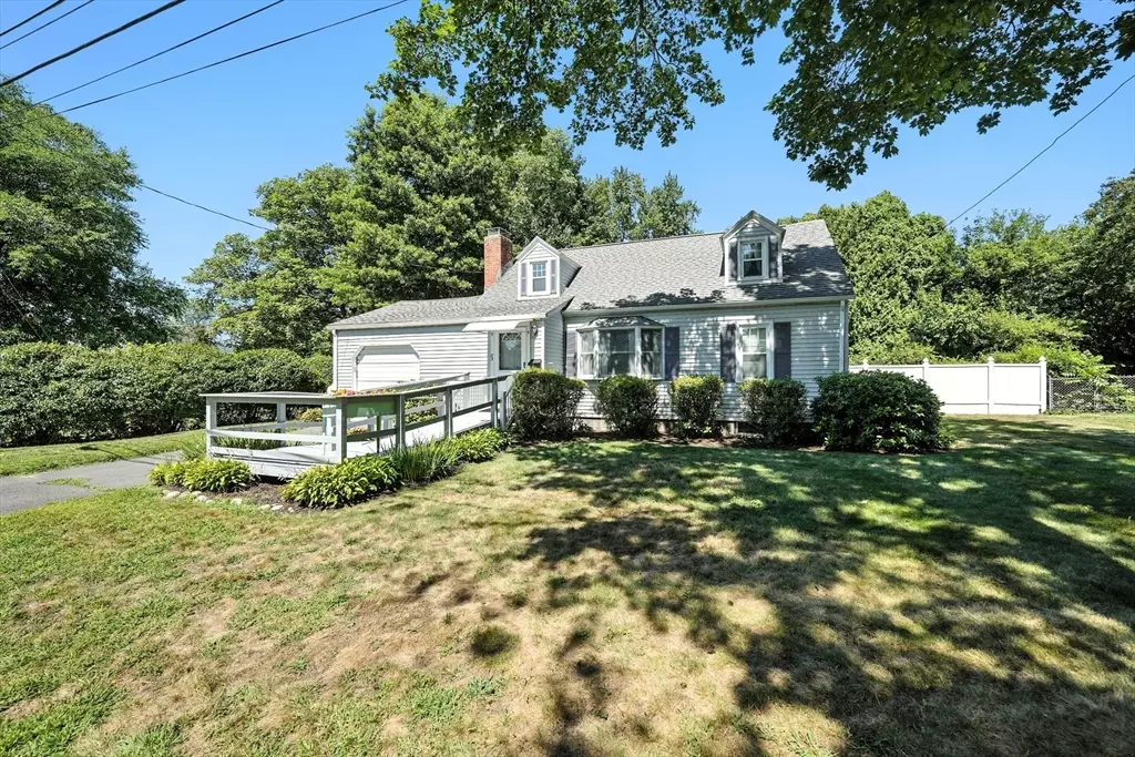 South Hadley, MA 01075,85 Fairview St