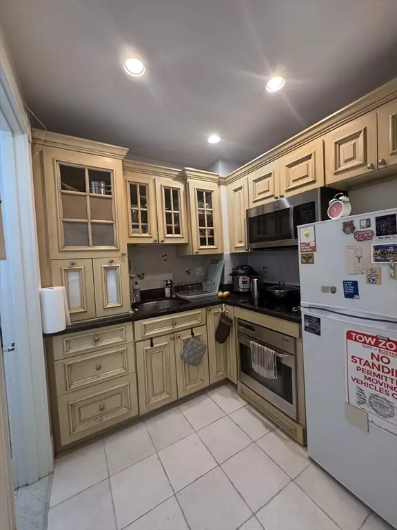 Boston, MA 02108,21 Beacon St #5D