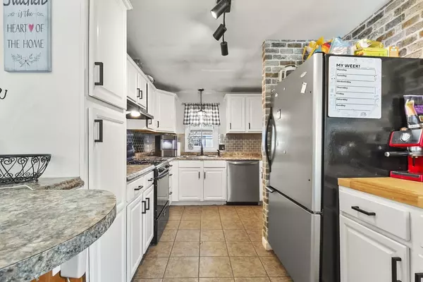 Dartmouth, MA 02747,11 Vincent St