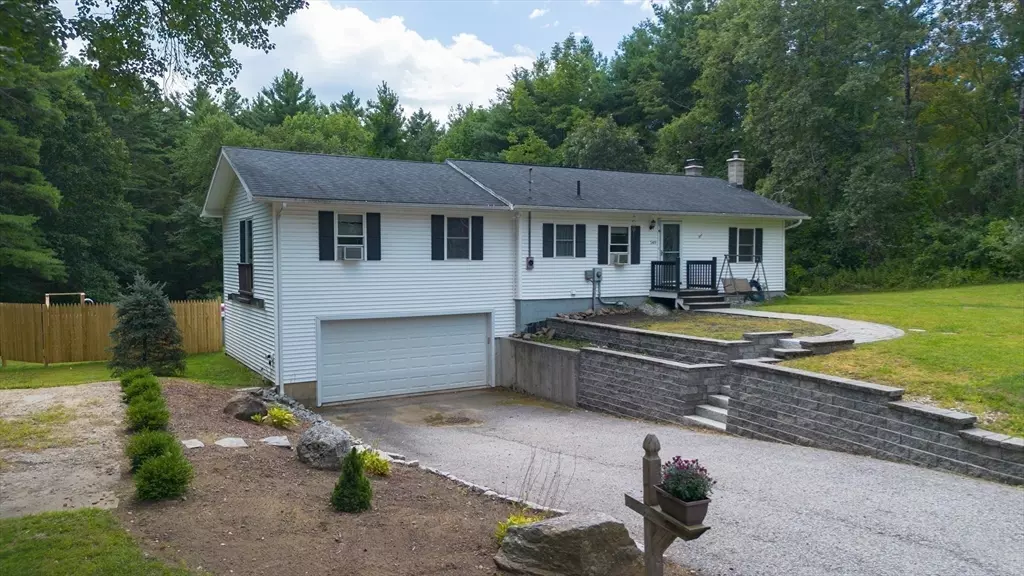 Charlton, MA 01507,149 Berry Corner Rd