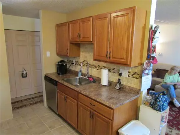 Agawam, MA 01001,253 Regency Park Dr #253