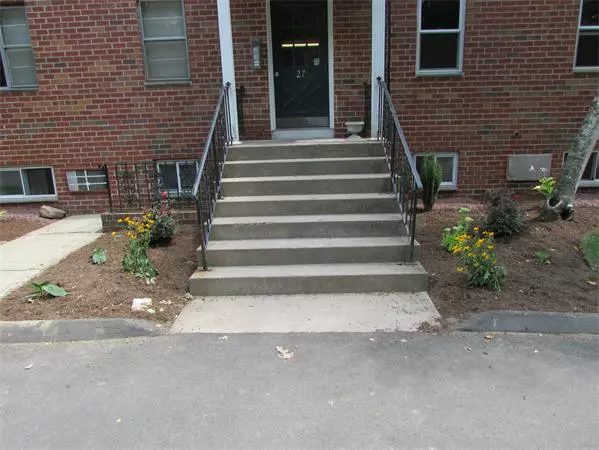 Agawam, MA 01001,253 Regency Park Dr #253