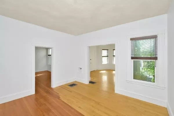 Somerville, MA 02143,22 1/2 Wesley Park #1