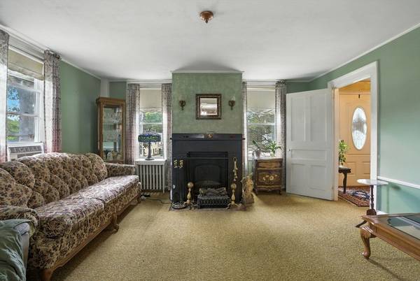 Templeton, MA 01436,5 Circle St