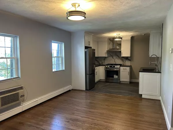 Dedham, MA 02026,18 Ashcroft #301