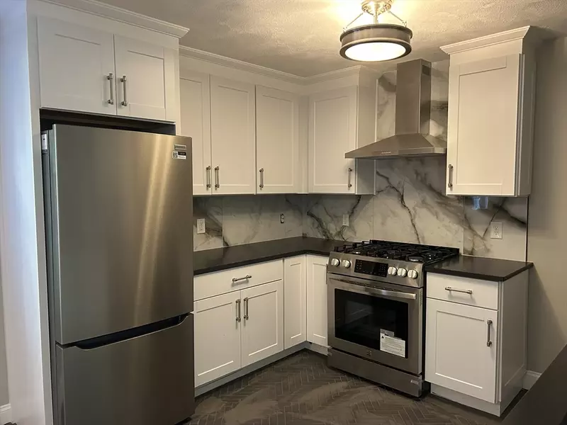 18 Ashcroft #301, Dedham, MA 02026