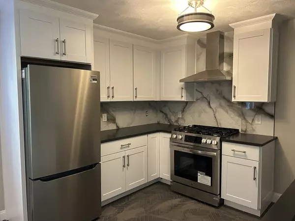 Dedham, MA 02026,18 Ashcroft #301