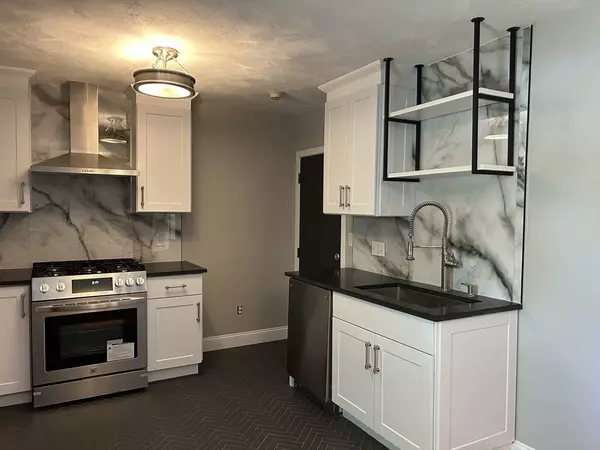 Dedham, MA 02026,18 Ashcroft #301