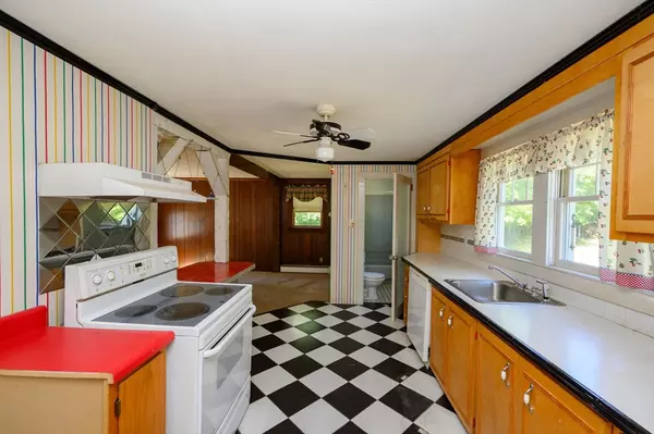 Whitman, MA 02382,8 Walnut St