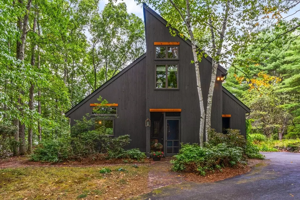 Dunstable, MA 01827,109 Pond St