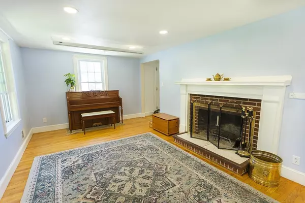 Malden, MA 02148,10 Birch Lane