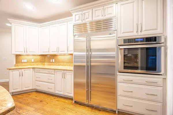 Wellesley, MA 02482,27 Mellon Rd