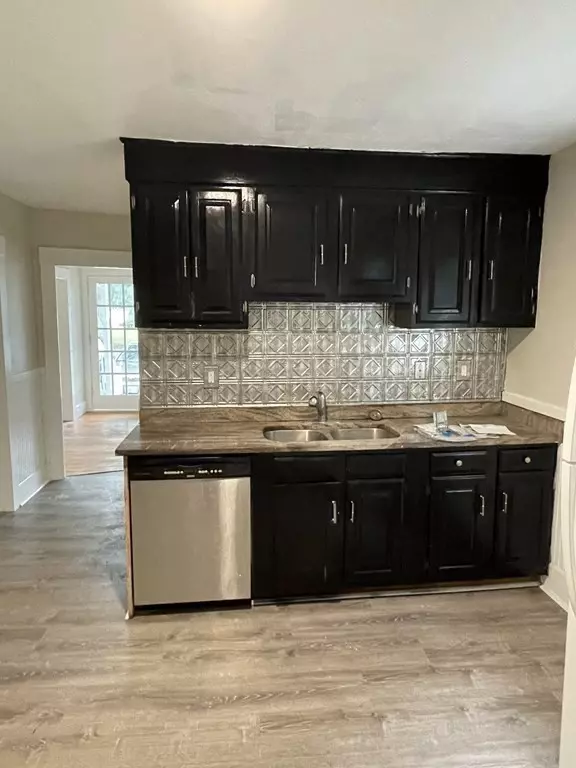 Dudley, MA 01571,28 Carpenter Rd