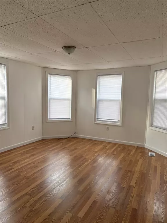 8 E Kendall St #1, Worcester, MA 01605