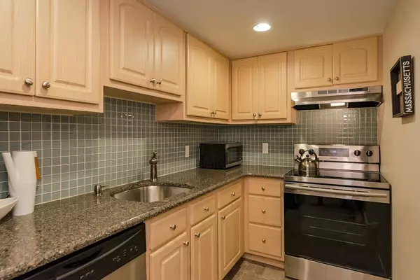 Boston, MA 02115,390 Riverway #1