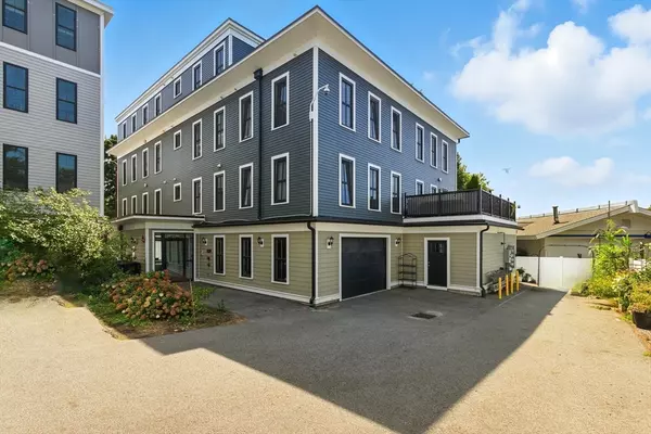 Boston, MA 02126,52 R River St #5
