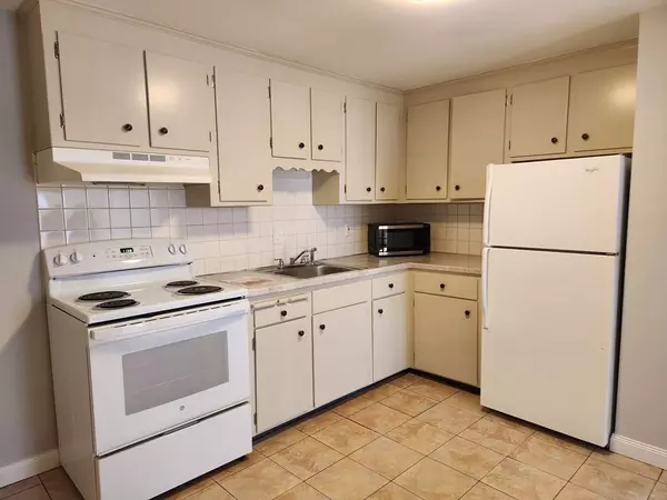 Woburn, MA 01801,31 Montvale Ave #8