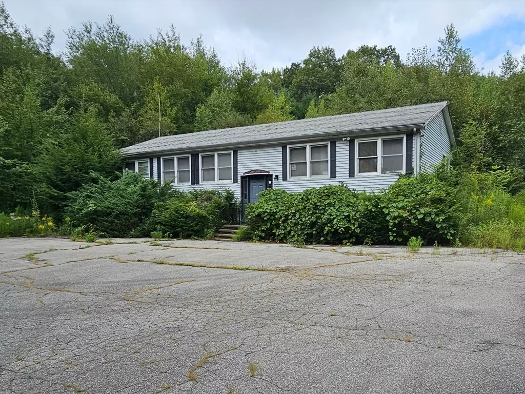 Webster, MA 01570,27 Douglas Road