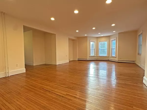 Newton, MA 02460,399 Newtonville Ave #2