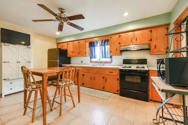 Westport, MA 02790,16 S Berryman St