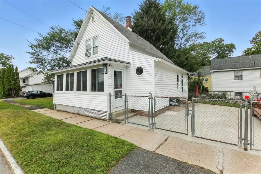 2 Lyons St, Springfield, MA 01151