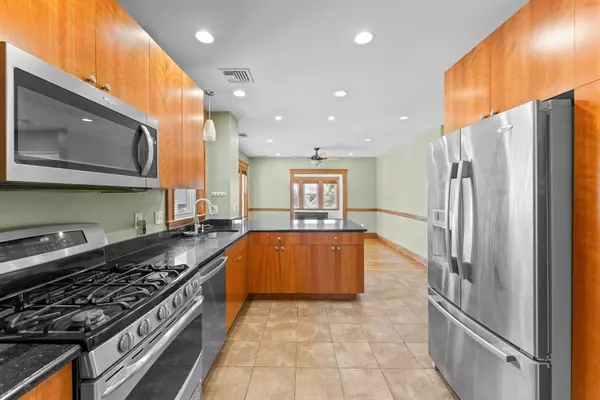 Boston, MA 02132,1579 Centre St #2