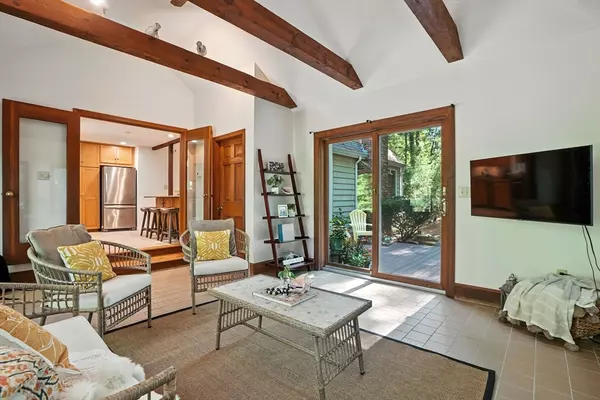 Duxbury, MA 02332,28 Pine St