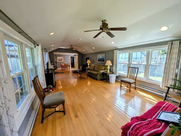 Charlton, MA 01507,10 Harrington Rd