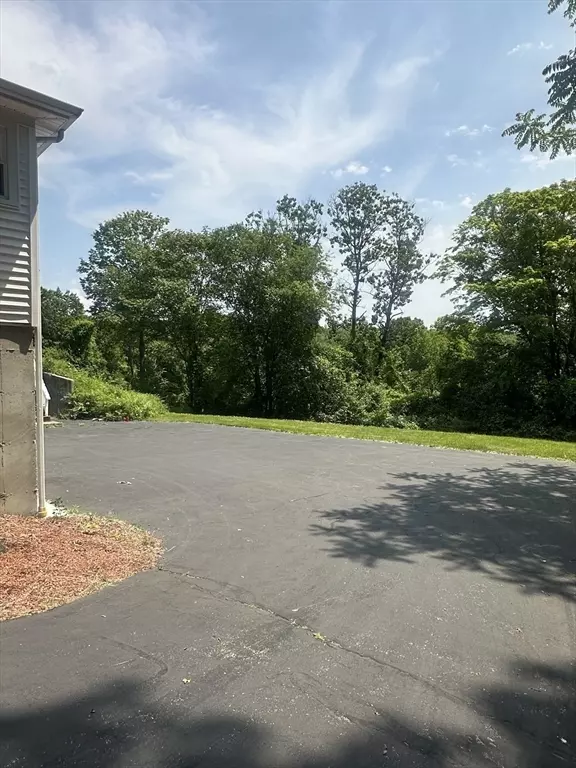 Worcester, MA 01606,585 Burncoat St